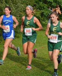 Ashley and Katie work together through the first mile