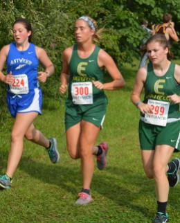 Ashley and Katie work together through the first mile
